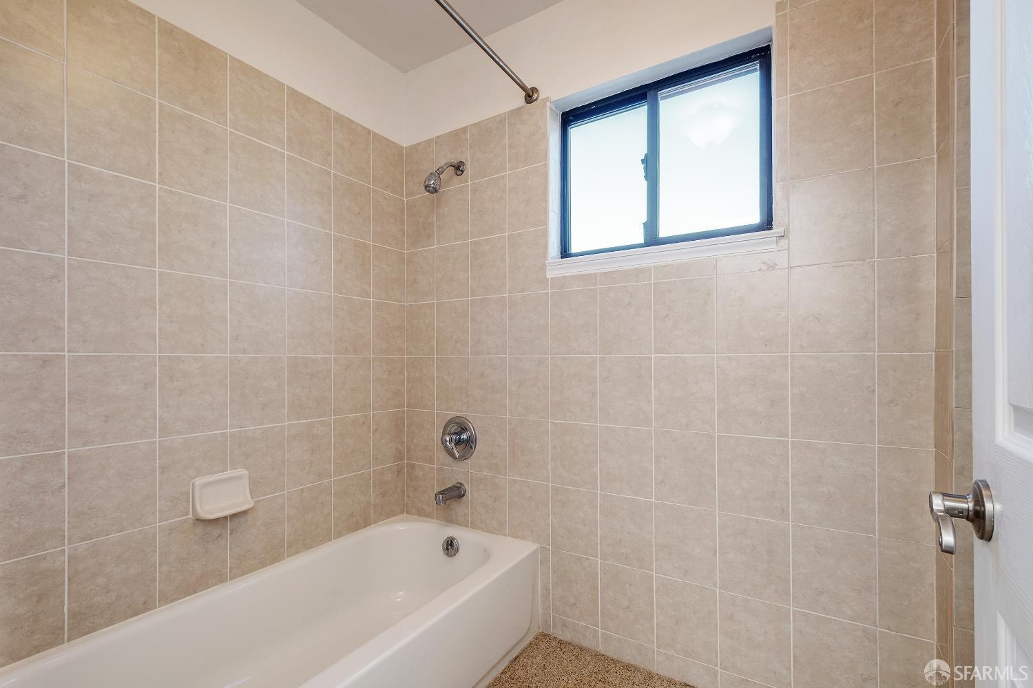 Detail Gallery Image 20 of 35 For 97 Canyon Dr, San Francisco,  CA 94112 - 4 Beds | 2/3 Baths