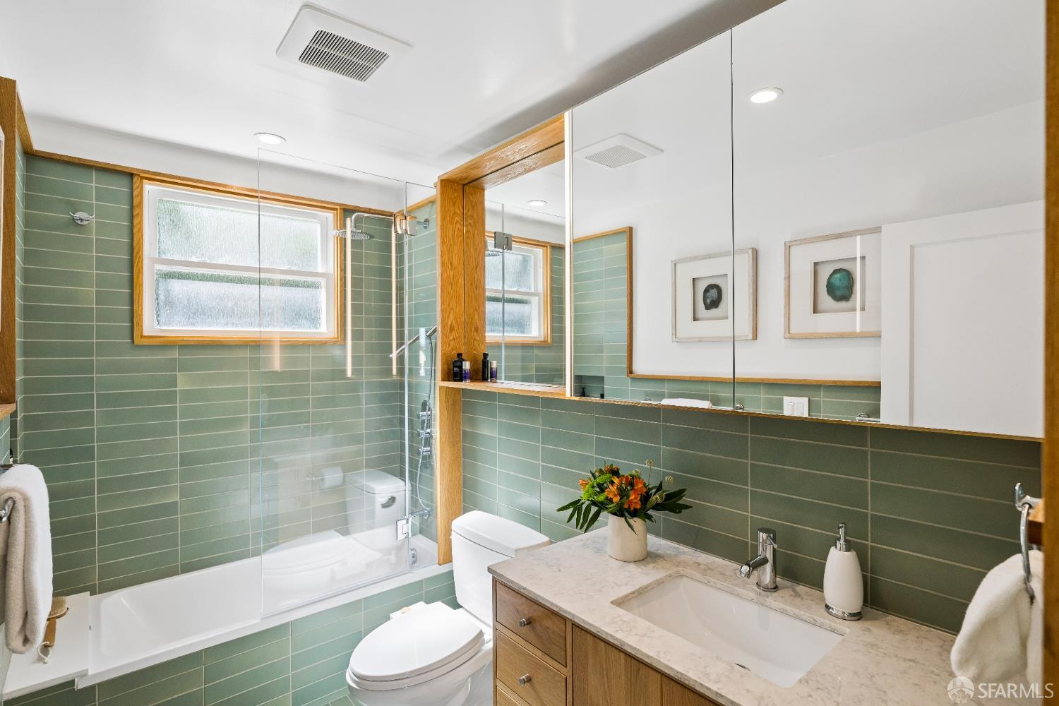 Detail Gallery Image 12 of 18 For 468 Corbett Ave, San Francisco,  CA 94114 - 2 Beds | 1 Baths