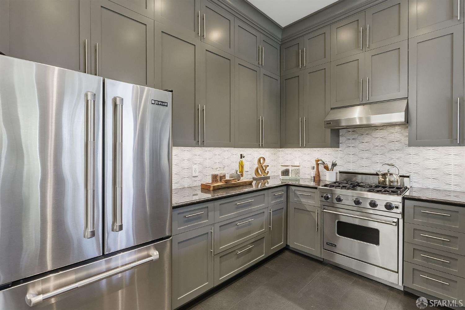 Detail Gallery Image 7 of 36 For 1375 Sanchez St, San Francisco,  CA 94131 - 3 Beds | 2 Baths