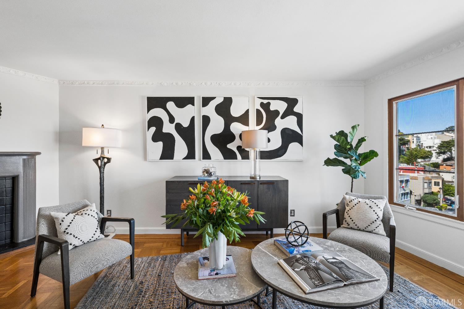 Detail Gallery Image 3 of 18 For 468 Corbett Ave, San Francisco,  CA 94114 - 2 Beds | 1 Baths