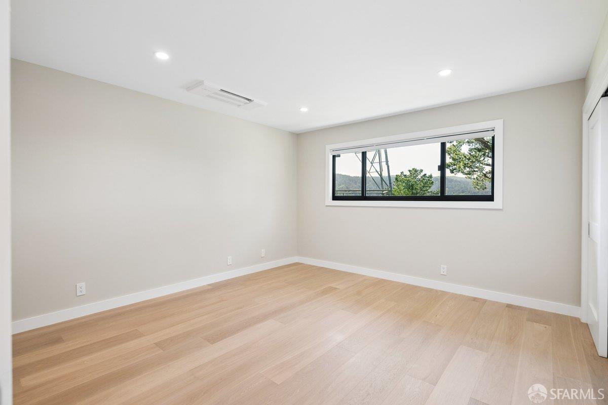 Detail Gallery Image 51 of 95 For 1435 Lakeview Dr, Hillsborough,  CA 94010 - 6 Beds | 5/1 Baths