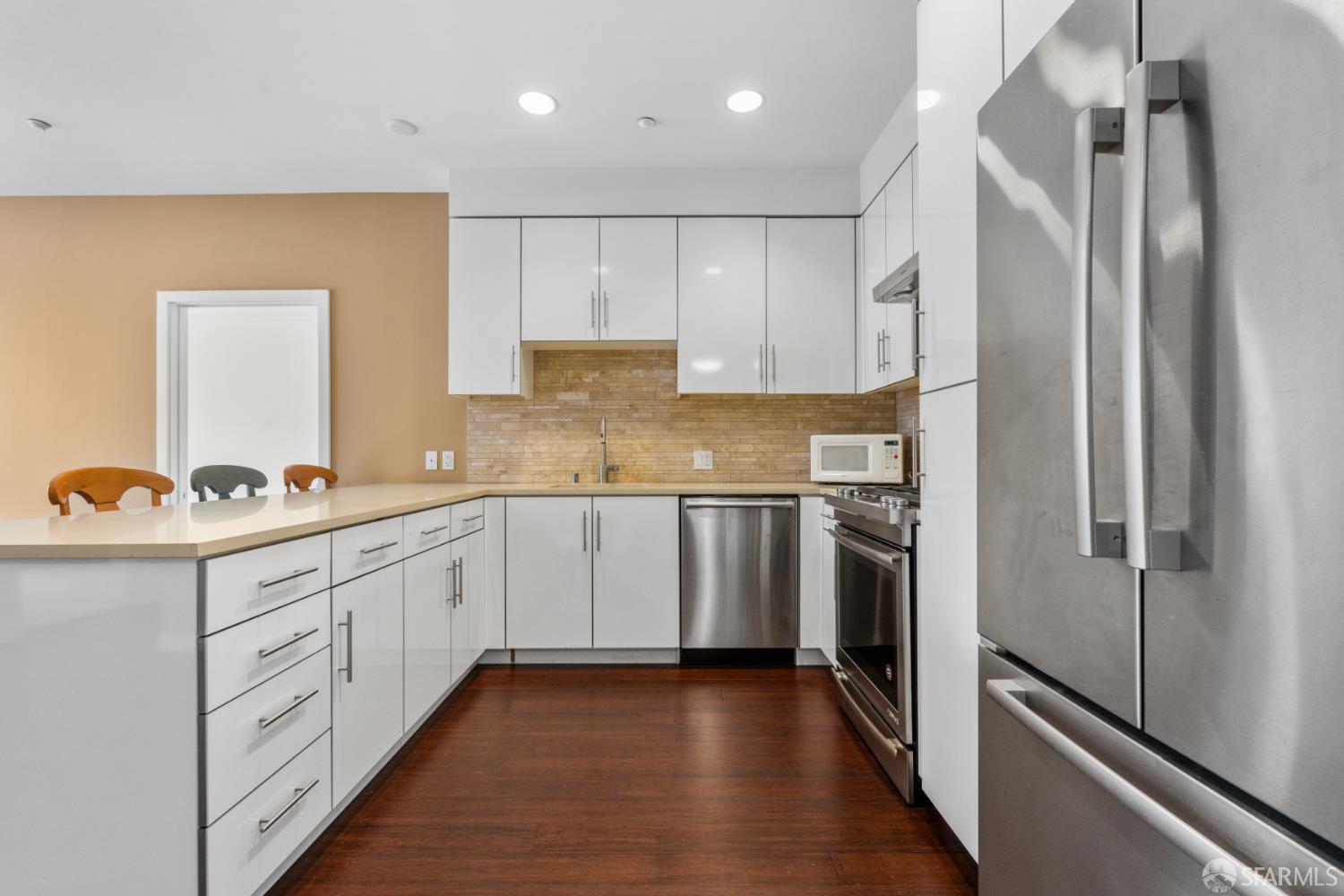 Detail Gallery Image 2 of 29 For 50 Jerrold Ave #214,  San Francisco,  CA 94124 - 2 Beds | 2 Baths