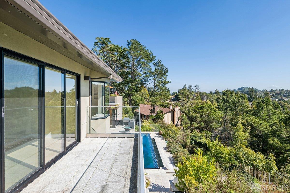 Detail Gallery Image 39 of 95 For 1435 Lakeview Dr, Hillsborough,  CA 94010 - 6 Beds | 5/1 Baths