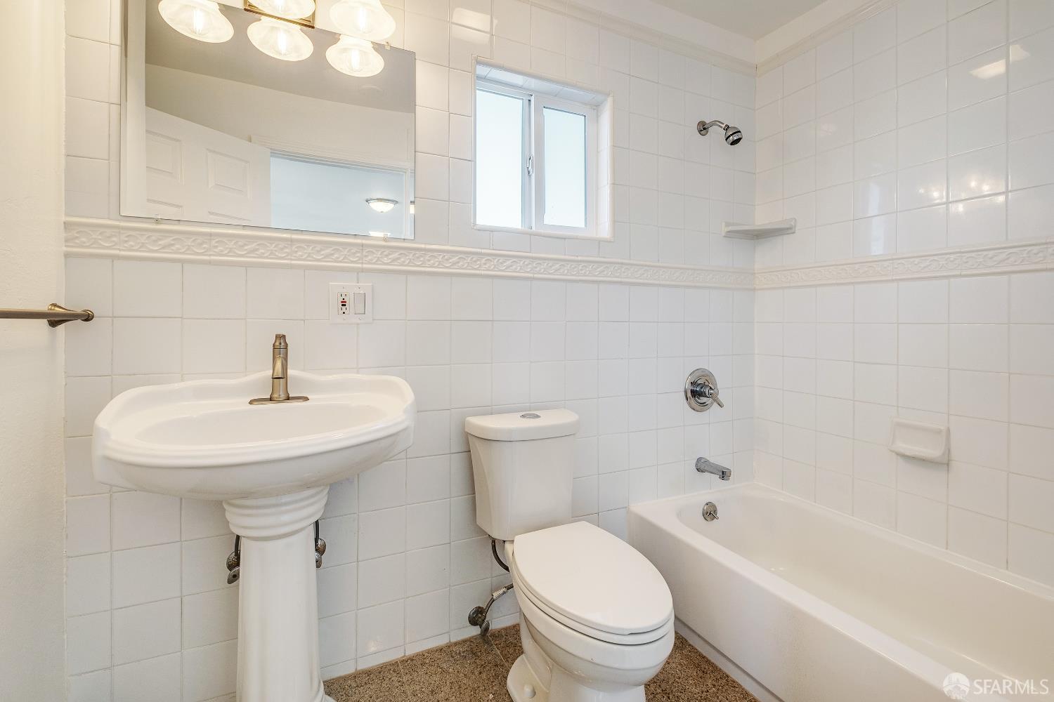 Detail Gallery Image 14 of 35 For 97 Canyon Dr, San Francisco,  CA 94112 - 4 Beds | 2/3 Baths