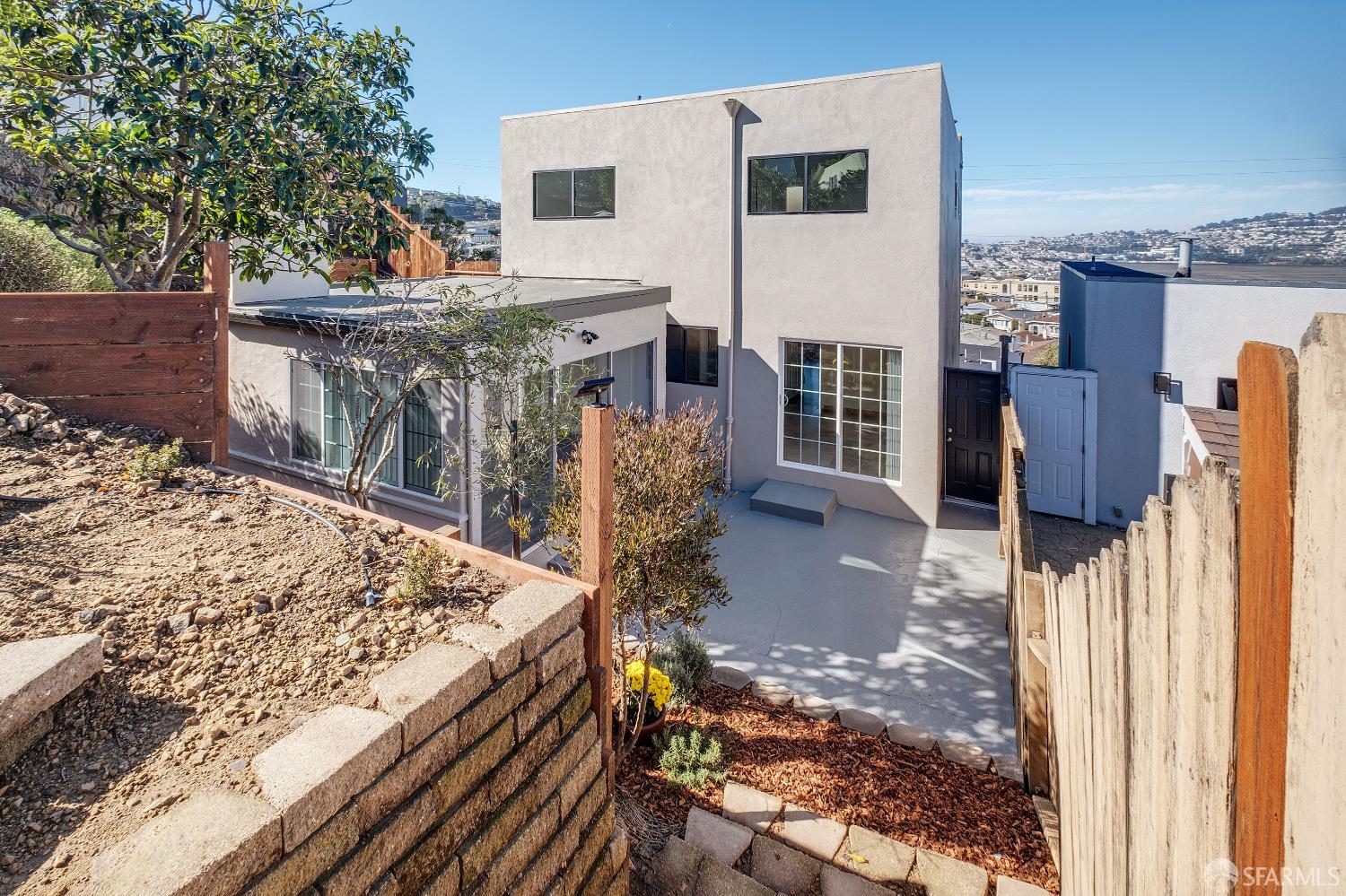 Detail Gallery Image 26 of 35 For 97 Canyon Dr, San Francisco,  CA 94112 - 4 Beds | 2/3 Baths