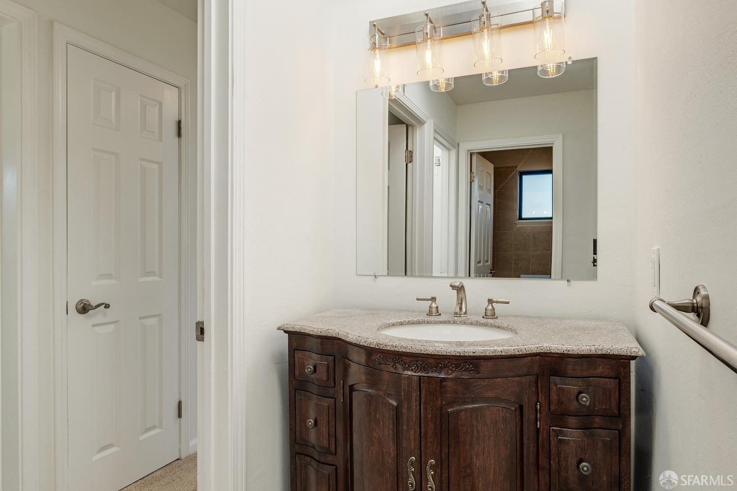 Detail Gallery Image 19 of 35 For 97 Canyon Dr, San Francisco,  CA 94112 - 4 Beds | 2/3 Baths