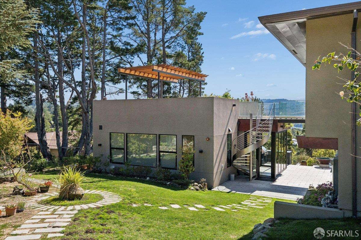 Detail Gallery Image 63 of 95 For 1435 Lakeview Dr, Hillsborough,  CA 94010 - 6 Beds | 5/1 Baths