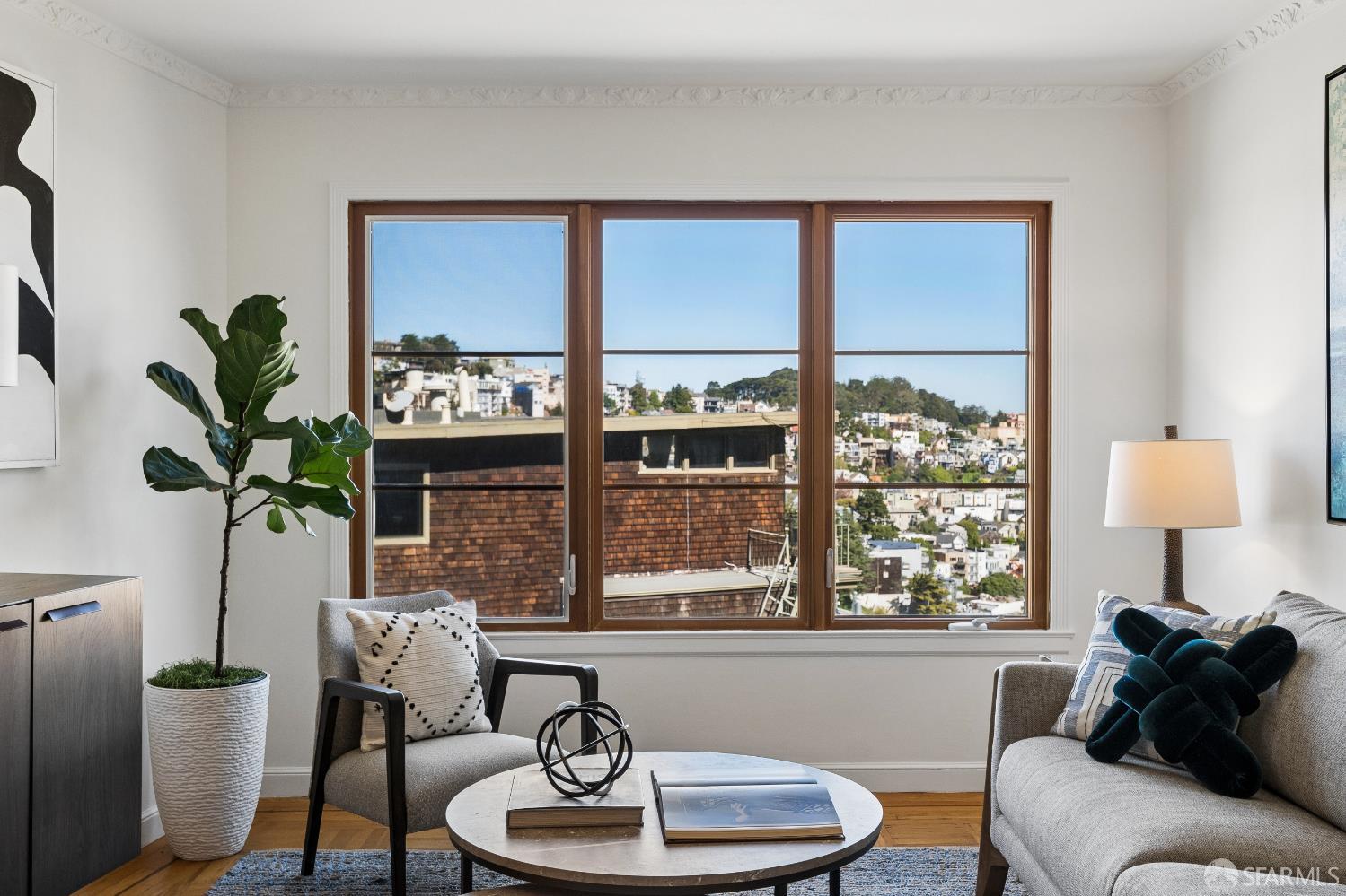 Detail Gallery Image 4 of 18 For 468 Corbett Ave, San Francisco,  CA 94114 - 2 Beds | 1 Baths