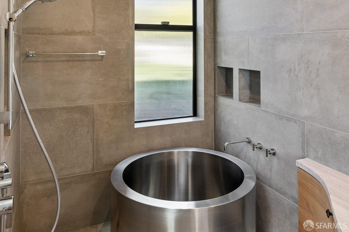 Detail Gallery Image 82 of 95 For 1435 Lakeview Dr, Hillsborough,  CA 94010 - 6 Beds | 5/1 Baths