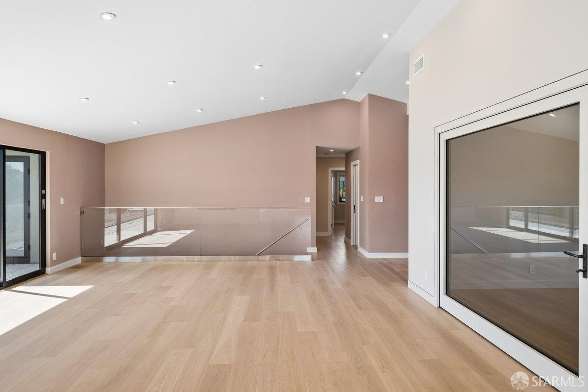 Detail Gallery Image 11 of 95 For 1435 Lakeview Dr, Hillsborough,  CA 94010 - 6 Beds | 5/1 Baths