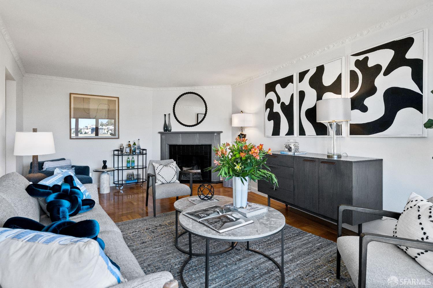 Detail Gallery Image 2 of 18 For 468 Corbett Ave, San Francisco,  CA 94114 - 2 Beds | 1 Baths