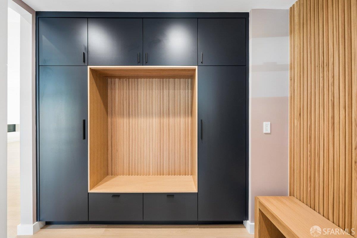 Detail Gallery Image 60 of 95 For 1435 Lakeview Dr, Hillsborough,  CA 94010 - 6 Beds | 5/1 Baths