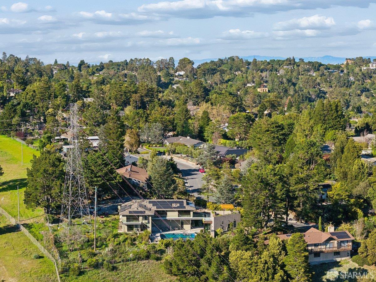 Detail Gallery Image 92 of 95 For 1435 Lakeview Dr, Hillsborough,  CA 94010 - 6 Beds | 5/1 Baths