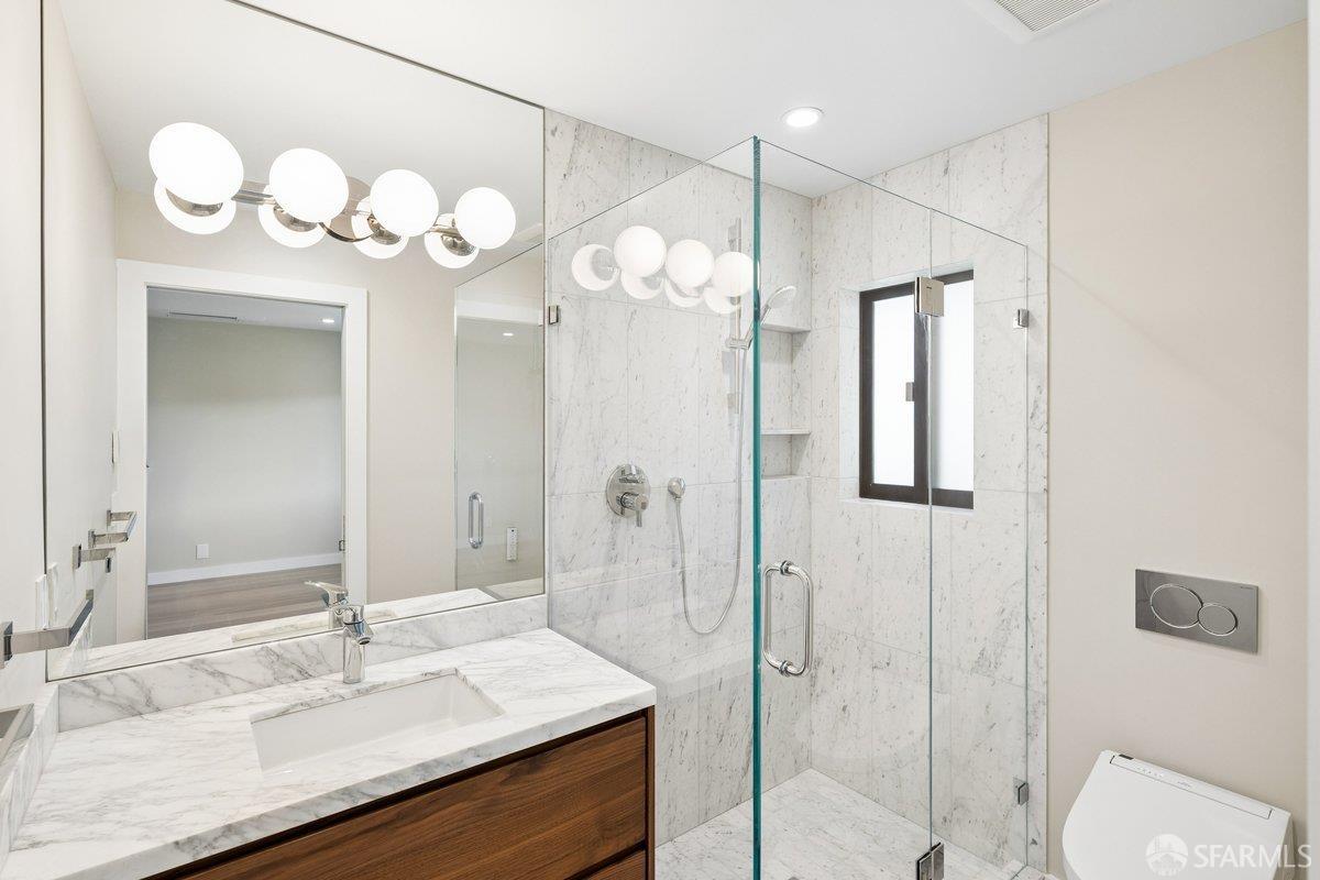 Detail Gallery Image 50 of 95 For 1435 Lakeview Dr, Hillsborough,  CA 94010 - 6 Beds | 5/1 Baths