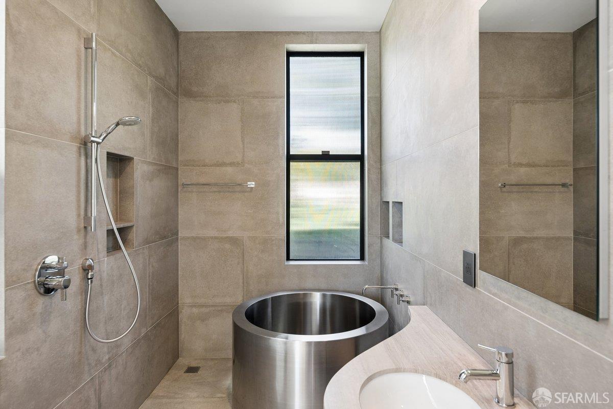 Detail Gallery Image 80 of 95 For 1435 Lakeview Dr, Hillsborough,  CA 94010 - 6 Beds | 5/1 Baths