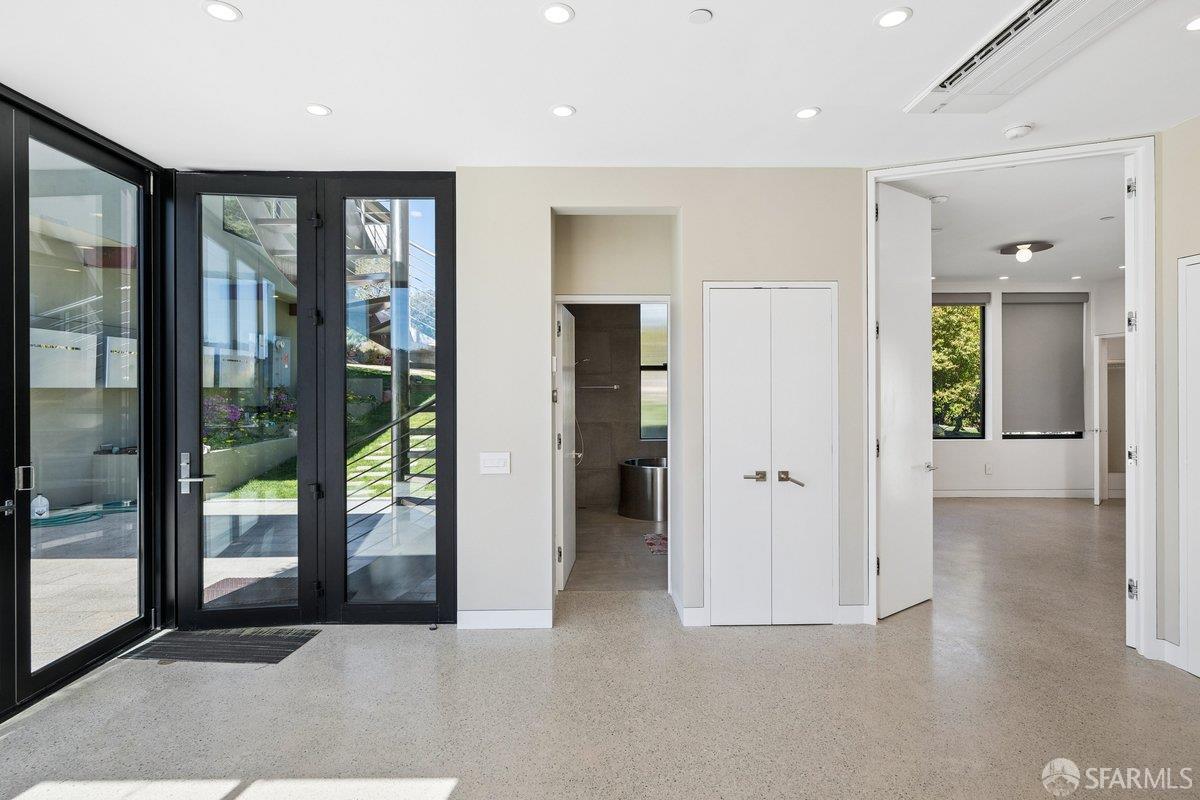 Detail Gallery Image 75 of 95 For 1435 Lakeview Dr, Hillsborough,  CA 94010 - 6 Beds | 5/1 Baths