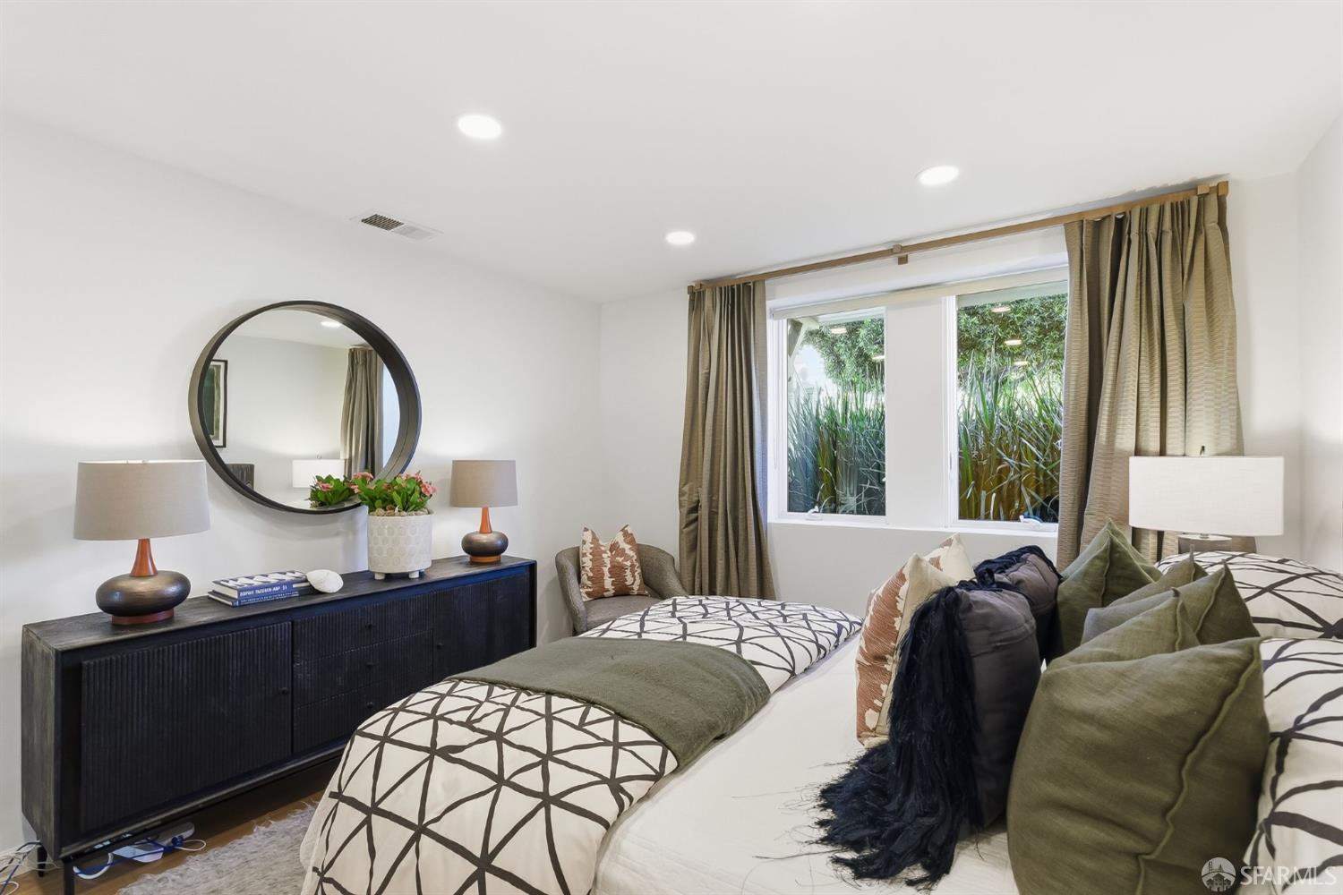 Detail Gallery Image 22 of 36 For 1375 Sanchez St, San Francisco,  CA 94131 - 3 Beds | 2 Baths