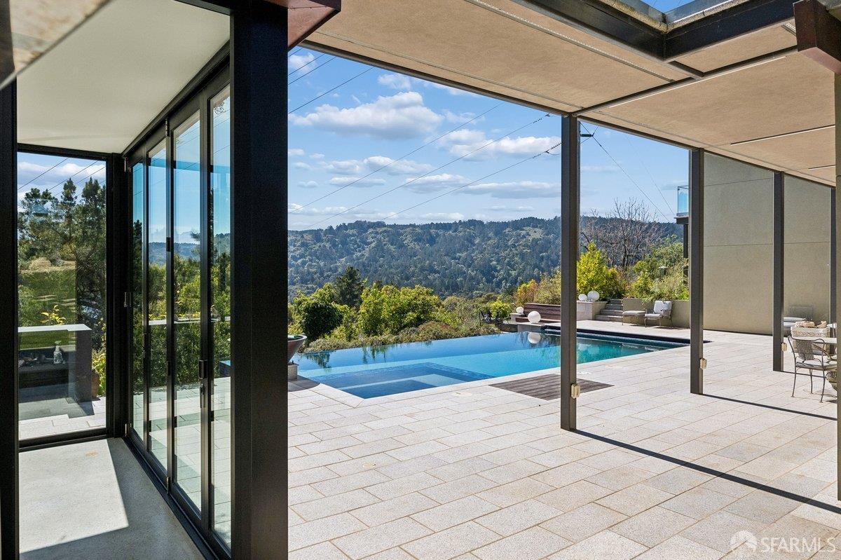 Detail Gallery Image 70 of 95 For 1435 Lakeview Dr, Hillsborough,  CA 94010 - 6 Beds | 5/1 Baths