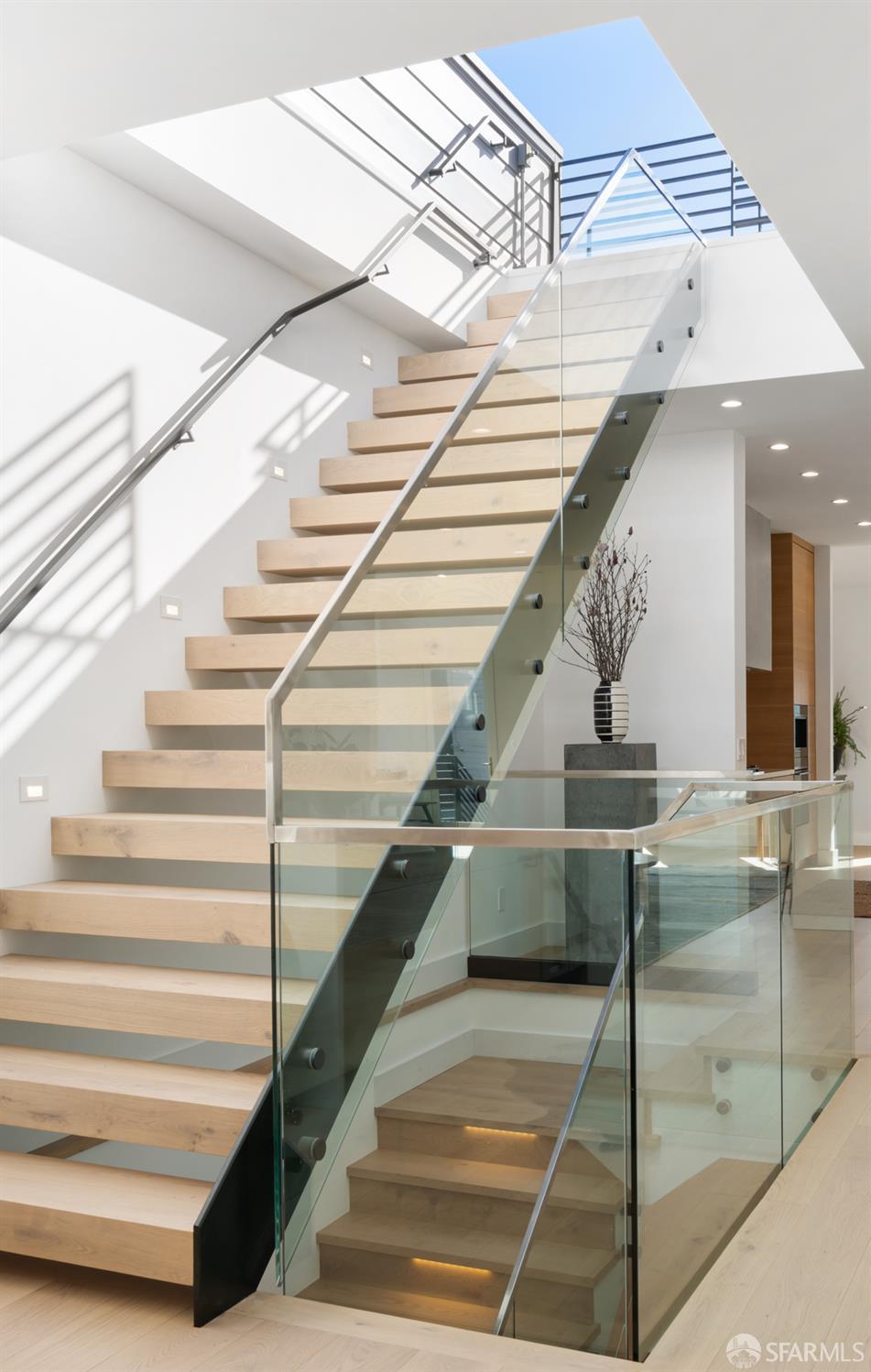 Detail Gallery Image 15 of 39 For 25 Brompton Ave, San Francisco,  CA 94131 - 4 Beds | 4/1 Baths