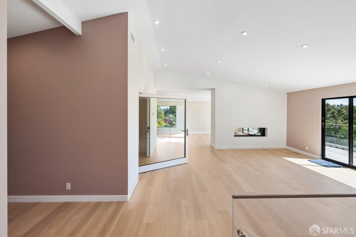 Detail Gallery Image 9 of 95 For 1435 Lakeview Dr, Hillsborough,  CA 94010 - 6 Beds | 5/1 Baths