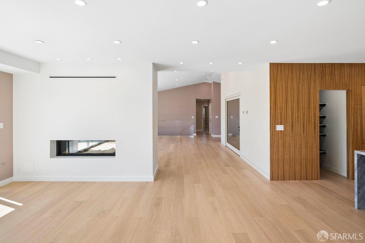 Detail Gallery Image 16 of 95 For 1435 Lakeview Dr, Hillsborough,  CA 94010 - 6 Beds | 5/1 Baths