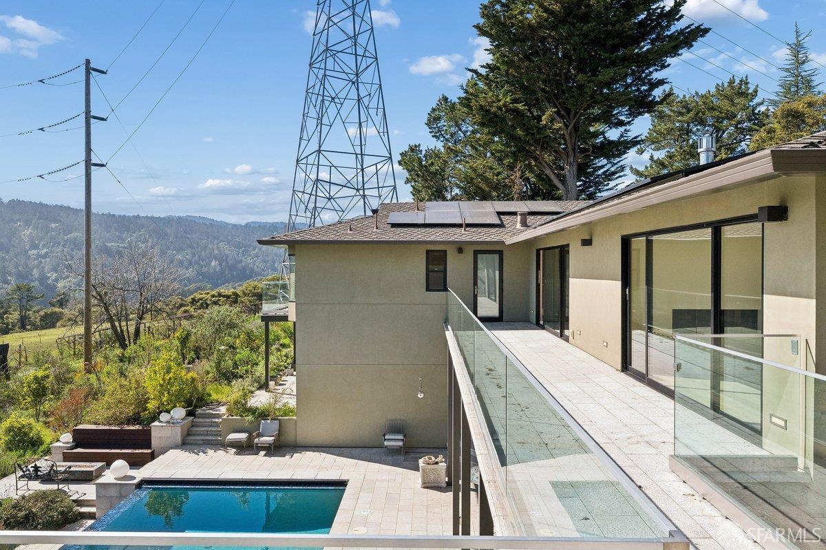 Detail Gallery Image 33 of 95 For 1435 Lakeview Dr, Hillsborough,  CA 94010 - 6 Beds | 5/1 Baths