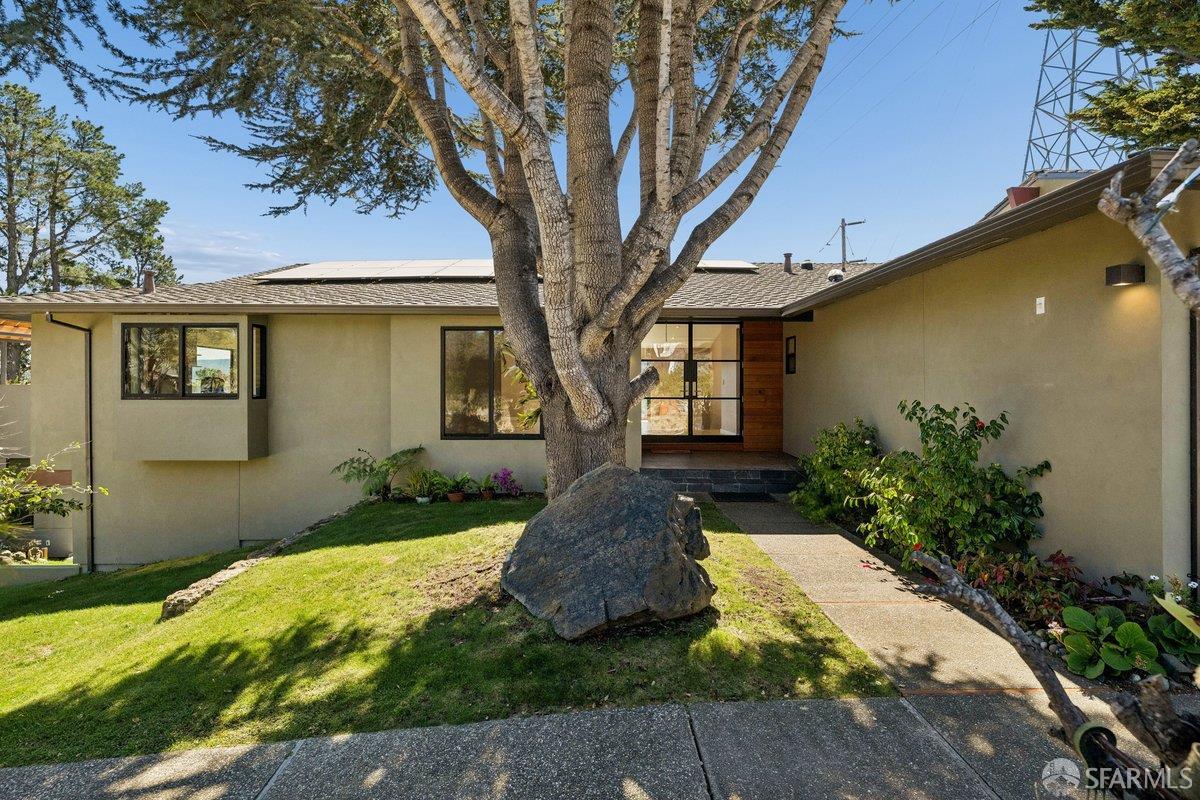 Detail Gallery Image 3 of 95 For 1435 Lakeview Dr, Hillsborough,  CA 94010 - 6 Beds | 5/1 Baths