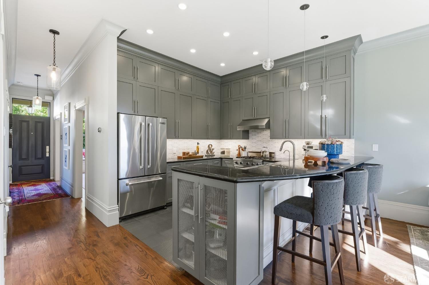 Detail Gallery Image 8 of 36 For 1375 Sanchez St, San Francisco,  CA 94131 - 3 Beds | 2 Baths