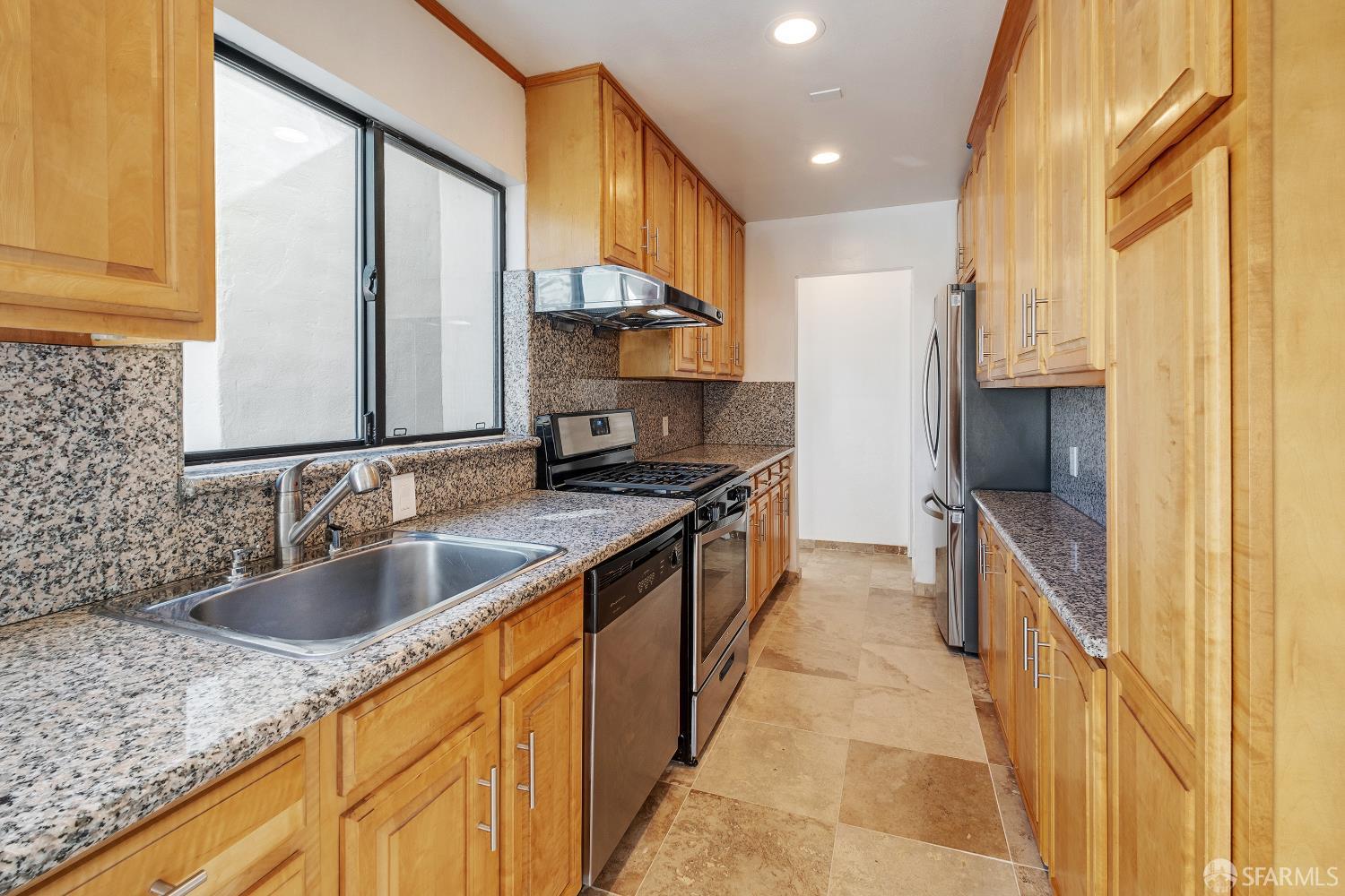 Detail Gallery Image 3 of 35 For 97 Canyon Dr, San Francisco,  CA 94112 - 4 Beds | 2/3 Baths