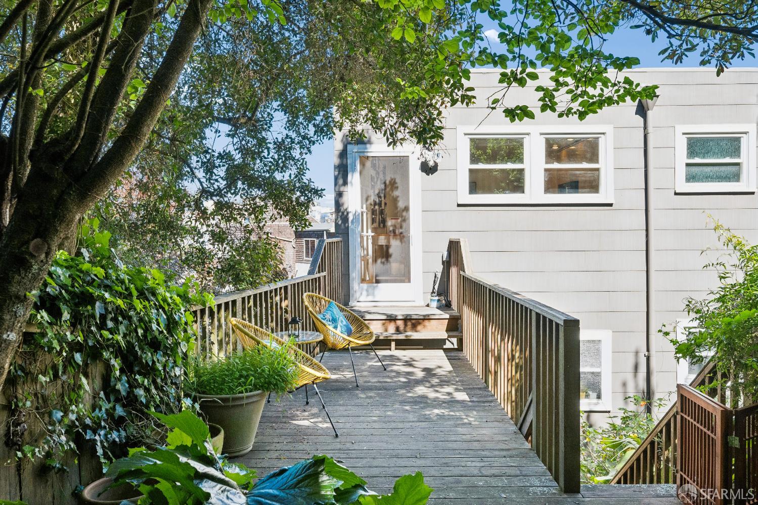 Detail Gallery Image 14 of 18 For 468 Corbett Ave, San Francisco,  CA 94114 - 2 Beds | 1 Baths