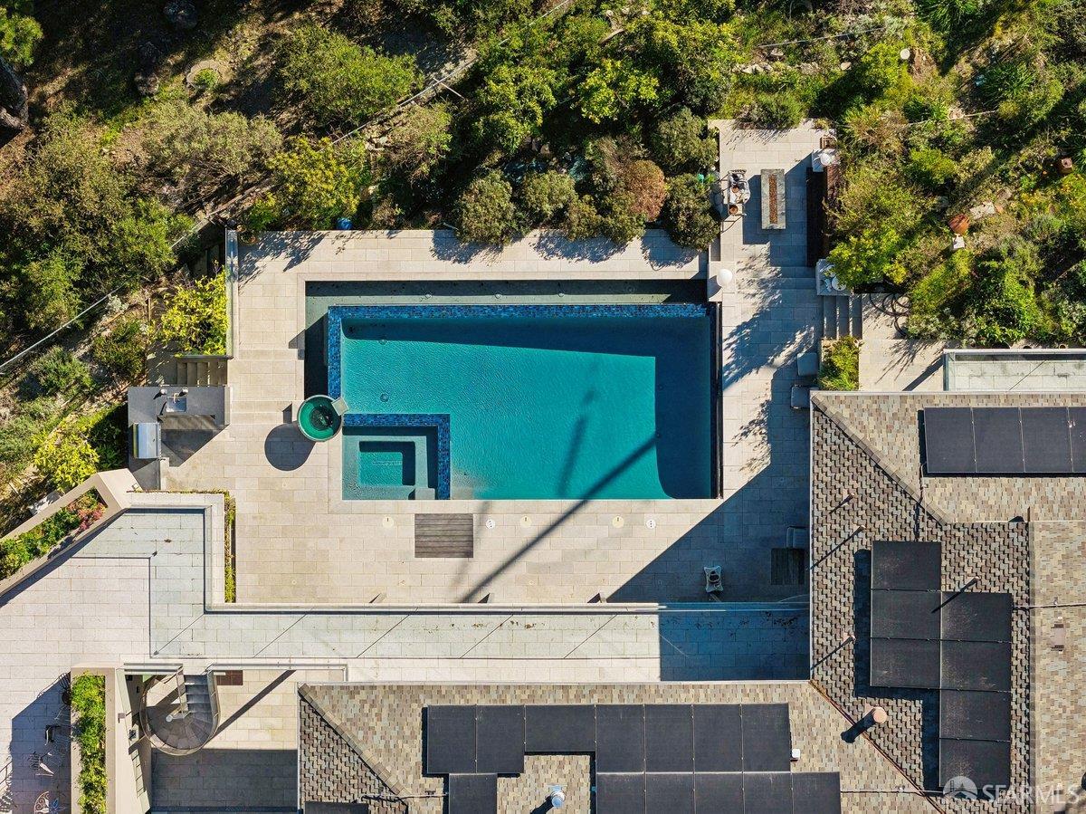 Detail Gallery Image 61 of 95 For 1435 Lakeview Dr, Hillsborough,  CA 94010 - 6 Beds | 5/1 Baths