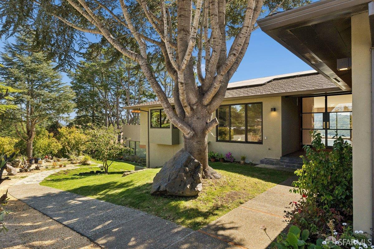 Detail Gallery Image 4 of 95 For 1435 Lakeview Dr, Hillsborough,  CA 94010 - 6 Beds | 5/1 Baths