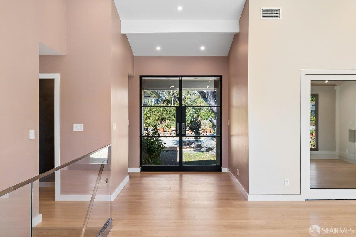 Detail Gallery Image 6 of 95 For 1435 Lakeview Dr, Hillsborough,  CA 94010 - 6 Beds | 5/1 Baths