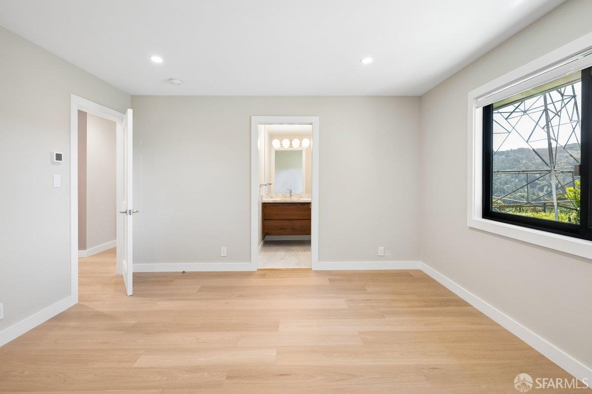 Detail Gallery Image 49 of 95 For 1435 Lakeview Dr, Hillsborough,  CA 94010 - 6 Beds | 5/1 Baths