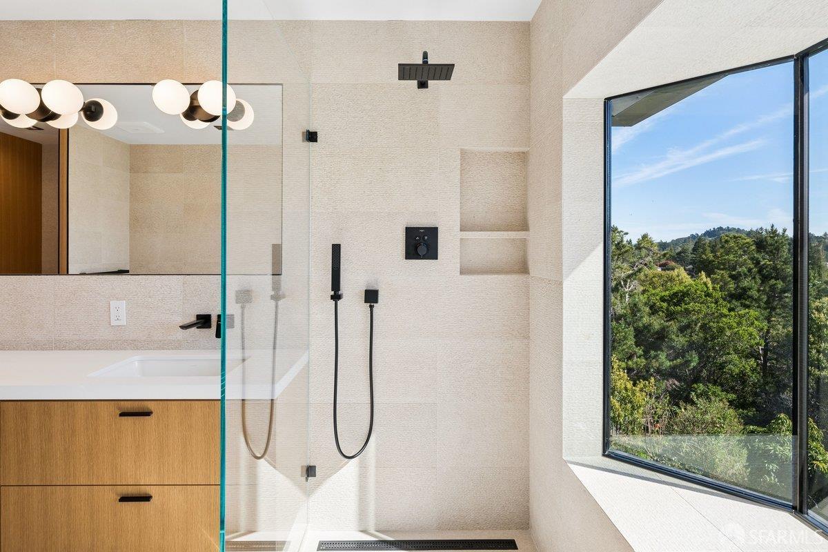 Detail Gallery Image 47 of 95 For 1435 Lakeview Dr, Hillsborough,  CA 94010 - 6 Beds | 5/1 Baths