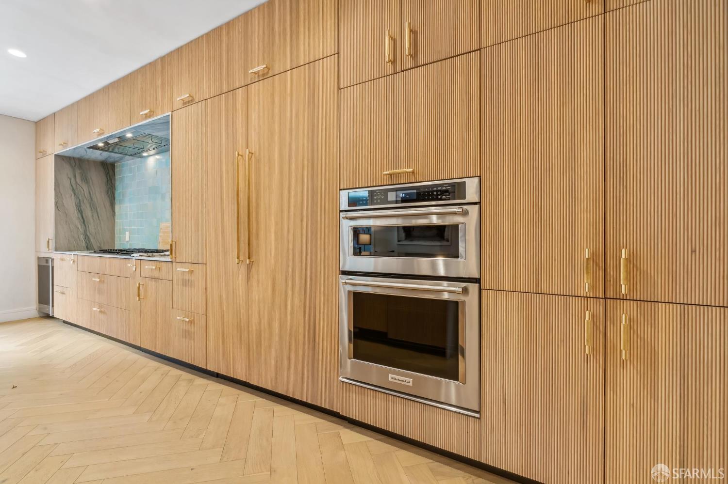 Detail Gallery Image 34 of 94 For 7 Seymour St, San Francisco,  CA 94115 - 5 Beds | 4/2 Baths