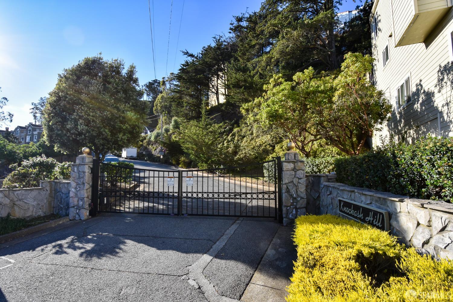 Detail Gallery Image 2 of 15 For 127 Knockash Hill, San Francisco,  CA 94127 - 1 Beds | 1 Baths