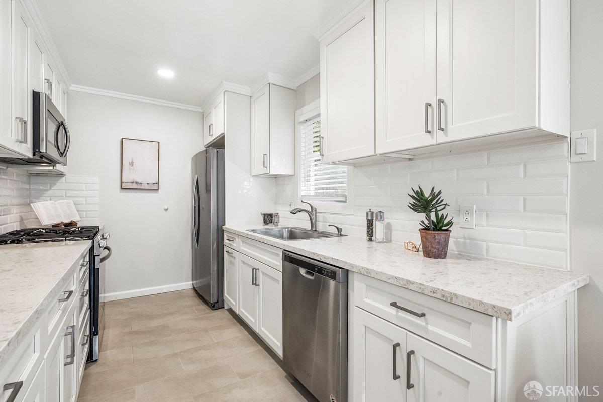 Detail Gallery Image 8 of 31 For 409 Pacific Ave, Pacifica,  CA 94044 - 2 Beds | 1 Baths