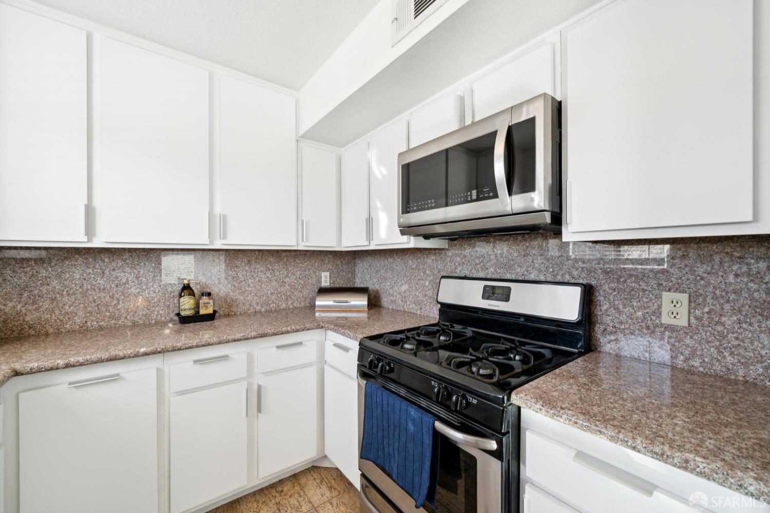 Detail Gallery Image 14 of 35 For 310 Atlas Dr #1,  Hercules,  CA 94547 - 2 Beds | 1/1 Baths