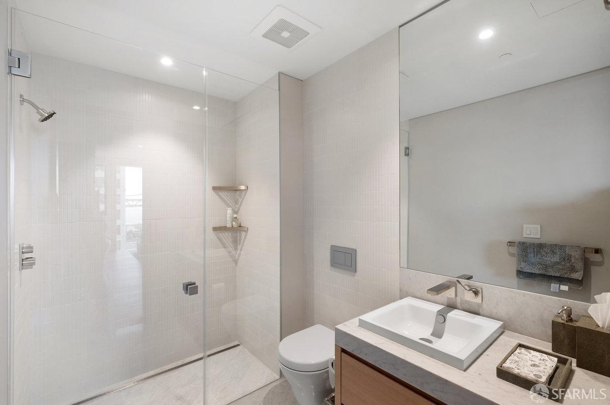 Detail Gallery Image 34 of 62 For 1 Steuart Ln #1702,  San Francisco,  CA 94115 - 2 Beds | 2/1 Baths