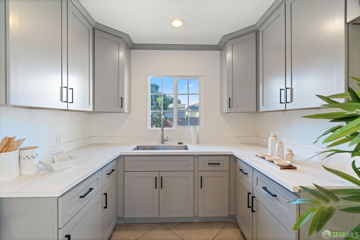 Detail Gallery Image 11 of 30 For 1931 98th Ave, Oakland,  CA 94603 - 3 Beds | 1 Baths