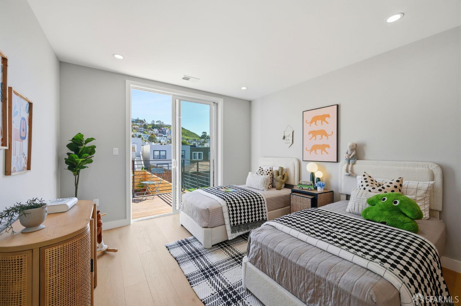 Detail Gallery Image 33 of 53 For 2124 18th Ave, San Francisco,  CA 94116 - 4 Beds | 3/1 Baths