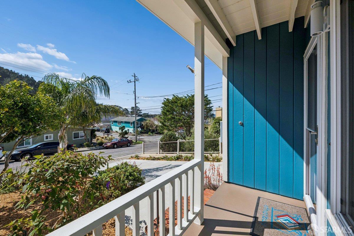 Detail Gallery Image 2 of 31 For 409 Pacific Ave, Pacifica,  CA 94044 - 2 Beds | 1 Baths