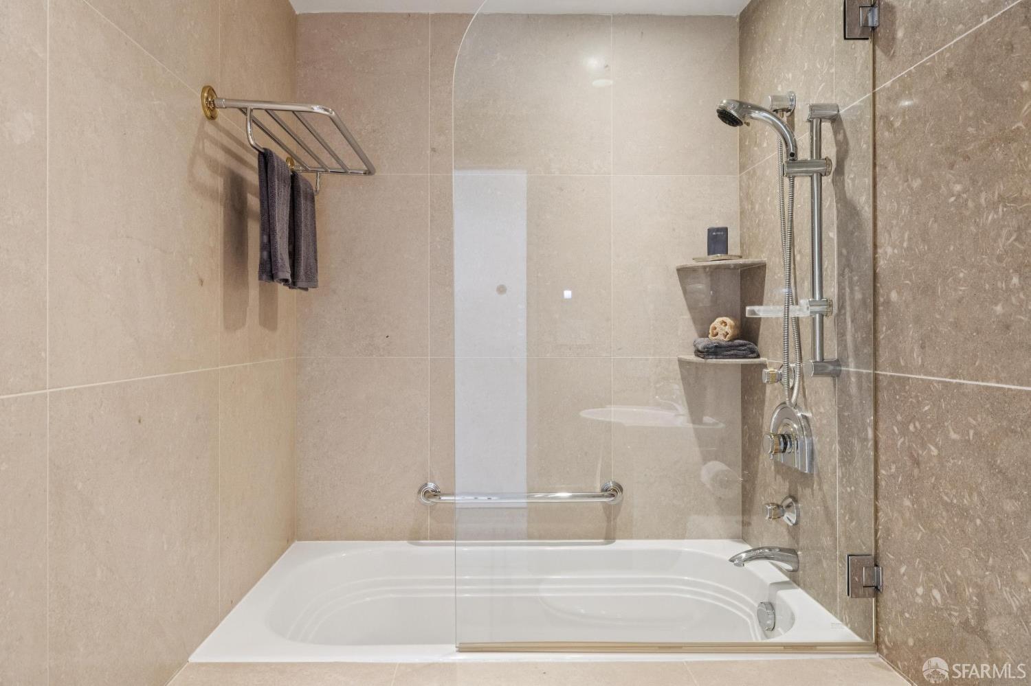 Photo #30: 426107929 Listing: Photo #30