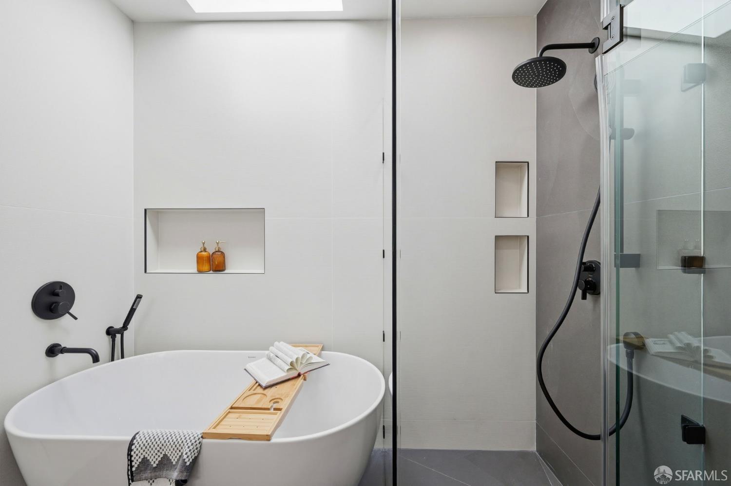 Detail Gallery Image 39 of 53 For 2124 18th Ave, San Francisco,  CA 94116 - 4 Beds | 3/1 Baths