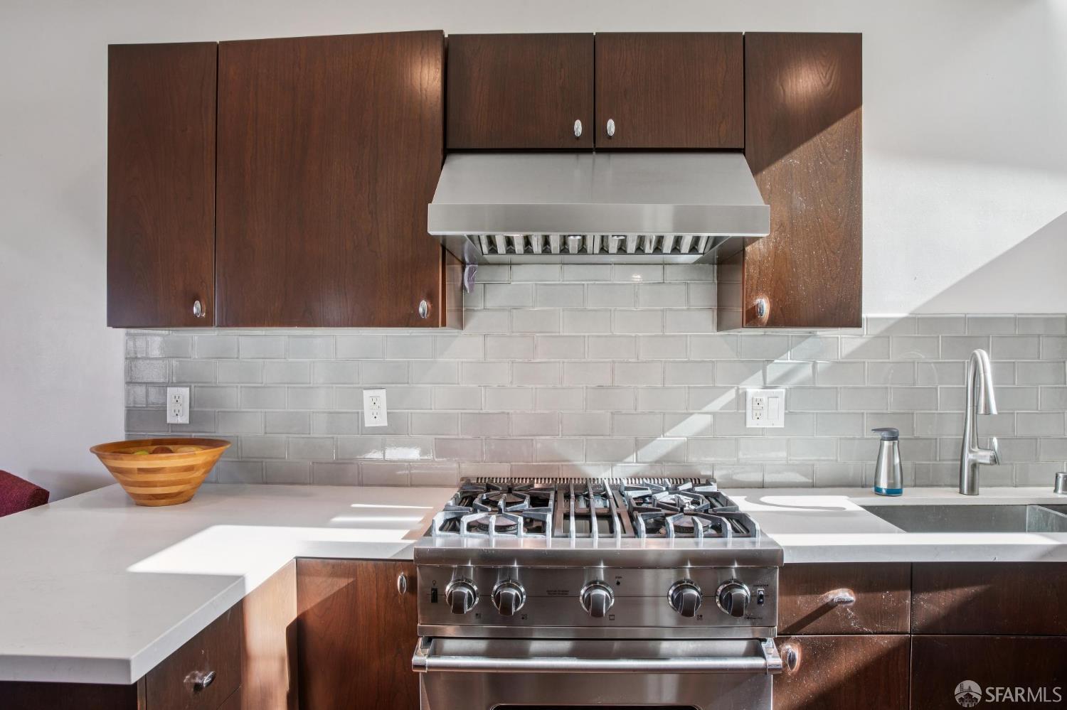 Detail Gallery Image 20 of 47 For 3348 Market St, San Francisco,  CA 94114 - 2 Beds | 2 Baths