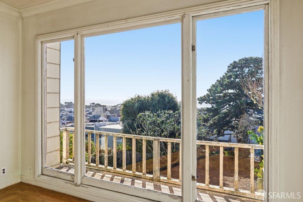Detail Gallery Image 7 of 62 For 1747 32nd Ave, San Francisco,  CA 94122 - 2 Beds | 1 Baths