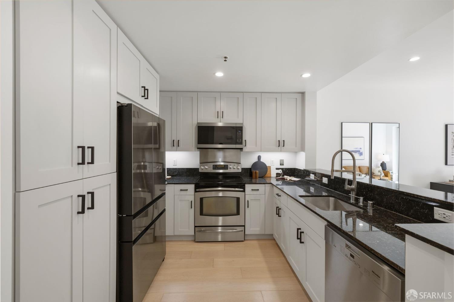 Detail Gallery Image 13 of 52 For 350 Broderick St #320,  San Francisco,  CA 94117 - 3 Beds | 3 Baths