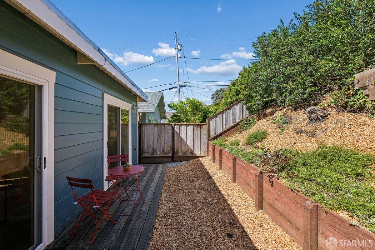 Detail Gallery Image 19 of 31 For 409 Pacific Ave, Pacifica,  CA 94044 - 2 Beds | 1 Baths