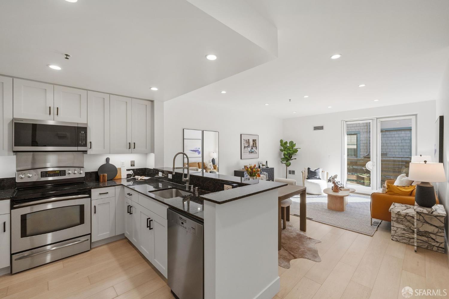 Detail Gallery Image 3 of 52 For 350 Broderick St #320,  San Francisco,  CA 94117 - 3 Beds | 3 Baths